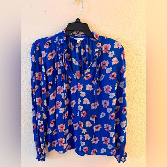 Lucky Brand Tops - Lucky Brand Floral Blue Viscose Ling Sleeve Blouse S